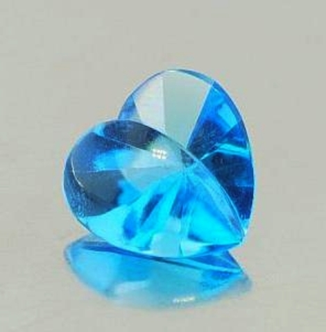 Topas, Design-Herz (3,9 - 4,2 ct.) aus Brasilien (Minas Gerais, Marambaia) Topas, Design-Herz (3,9 - 4,2 ct.) aus Brasilien (Minas Gerais, Marambaia)